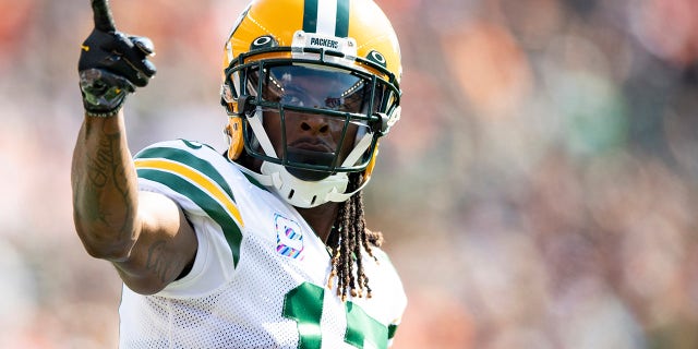 Green Bay Packers wide receiver Davante Adams (17) reacts during an NFL football game against the Cincinnati Bengals, 일요일, 10 월. 10, 2021, 신시내티에서. Adams is on pace to accumulate more catches and yards receiving than he did last year while earning All-Pro honors.