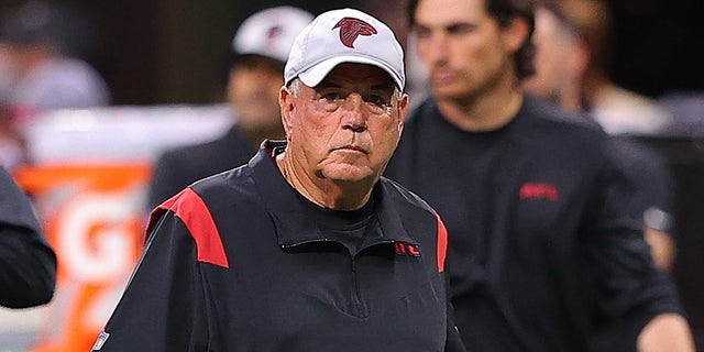 Dean Pees of the Falcons chose violence in press conference

 | Breaking News Updates