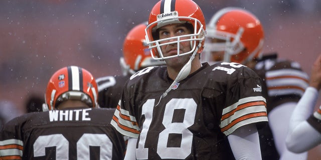 Doug Pederson #18 of the Cleveland Browns watches the snow fall during the game against the Tennessee Titans at the Cleveland Stadium in Ohio on Dec. 17. 2000. The Titans defeated the Browns 24-0.