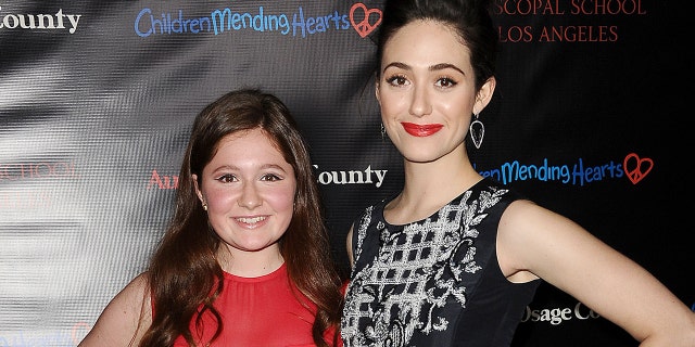 Emma Kenny ed Emmy Rossum hanno recitato in Shameless dal 2001 al 2019. Rossum ha poi lasciato lo spettacolo mentre Kenny è rimasto fino alla fine del dramma nel 2021.