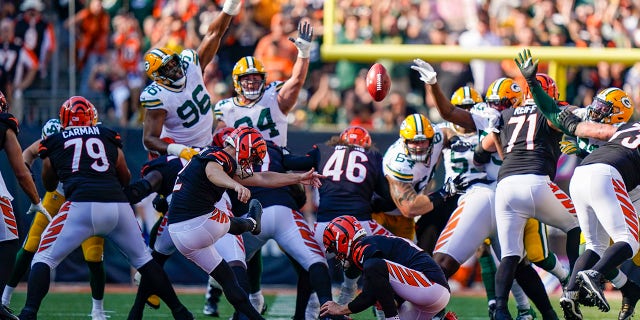 Cincinnati Bengals kicker Evan McPherson (2) misses a field goal against the Green Bay Packers in the second half of an NFL football game in Cincinnati, Sunday, Oct. 10, 2021.