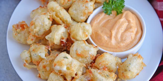 Jessica Formicola from Savory Experiments shares her quick and easy cheese curd recipe with Fox News.