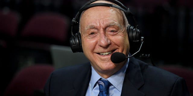 Sportscaster Dick Vitale broadcasts before a semifinal game of the West Coast Conference basketball tournament between the San Francisco Dons and the Gonzaga Bulldogs at the Orleans Arena on March 9, 2020 라스 베이거스, 네바다. The Bulldogs defeated the Dons 81-77.