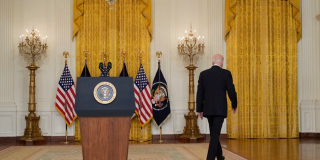 WASHINGTON, DC - OCTOBER 13: U.S. President Joe Biden departs after speaking about supply chain bottlenecks in the East Room the White House October 13, 2021 in Washington, DC. (Photo by Drew Angerer/Getty Images)