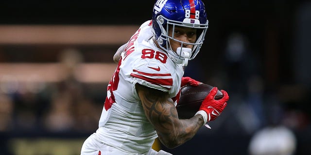 NEW ORLEANS, LOUISIANA - OCTOBER 03: Evan Engram #88 of the New York Giants runs with the ball against the New Orleans Saints during a game at the Caesars Superdome on October 03, 2021 in New Orleans, Louisiana.