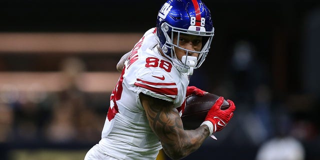 NEW ORLEANS, LOUISIANA - OCTOBER 03: Evan Engram #88 of the New York Giants runs with the ball against the New Orleans Saints during a game at the Caesars Superdome on October 03, 2021 in New Orleans, Louisiana.