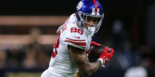 NEW ORLEANS, LOUISIANA - OCTOBER 3: Evan Engram # 88 of the New York Giants runs with the ball against the New Orleans Saints during a game at the Caesars Superdome on October 3, 2021 in New Orleans, Louisiana.