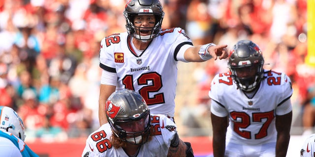 TAMPA, FLORIDA - OCTOBER 10: Tom Brady #12 of the Tampa Bay Buccaneers directs the offense against the Miami Dolphins during the fourth quarter at Raymond James Stadium on October 10, 2021 in Tampa, Florida. (Photo by Mike Ehrmann/Getty Images)