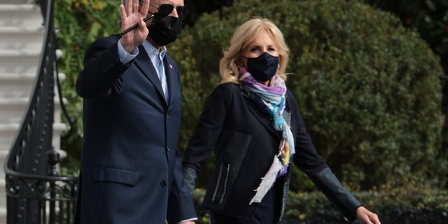 WASHINGTON, DC - OCTOBER 28: U.S. President Joe Biden and first lady Dr. Jill Biden depart the White House on October 28, 2021 in Washington, DC. Biden is traveling to Italy to meet with Pope Francis and attend the G-20 Leaders' Summit and then to Scotland for the 26th Conference of the Parties to the U.N. Framework Convention on Climate Change (COP26). (Photo by Chip Somodevilla/Getty Images)