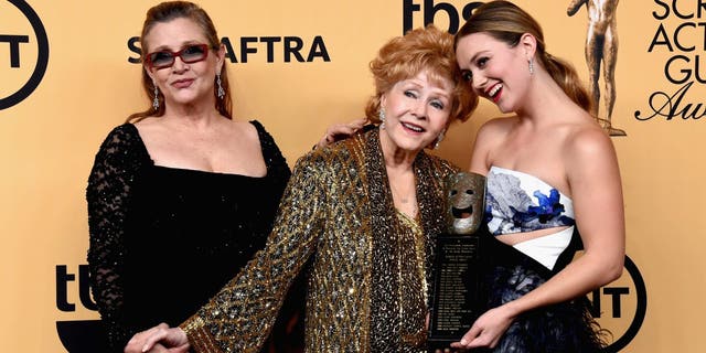 (L-R) Actress Carrie Fisher, honoree Debbie Reynolds and Billie Lourd pose in the press room at the 21st Annual Screen Actors Guild Awards at The Shrine Auditorium on January 25, 2015 in Los Angeles, California.  