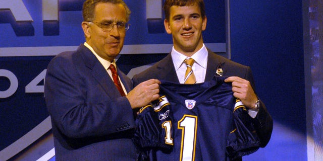 2004 NFL Draft first overall pick Eli Manning (right) with NFL Commissioner Paul Tagliabue at Madison Square Garden in New York. Manning was traded to the New York Giants later in the day.