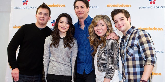 ‘iCarly’ cast members (from left) Noah Munck,  Miranda Cosgrove, Jerry Trainor, Jeanette McCurdy and Nathan Kress, circa 2012.