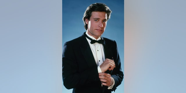 John James ha già recitato nella serie TV di successo "Dynasty"" e lo spinoff "The Colbys".