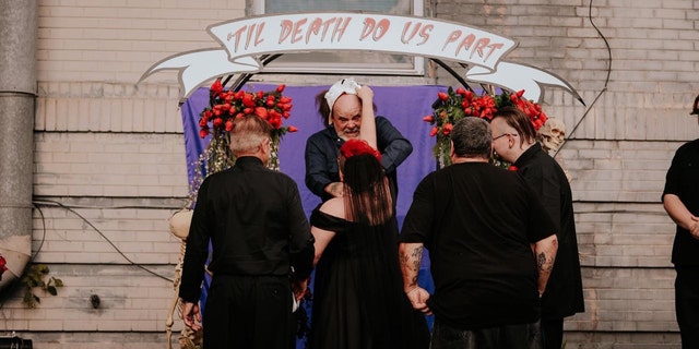 Couples Throw Halloween-Themed Weddings At Haunted Hospital

 | Top stories