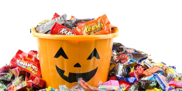 Candy became an essential part of trick-or-treating in the 1970s. (iStock)