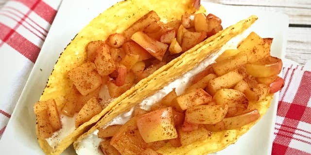 This cinnamon apple taco recipe includes diced apples, stevia, lemon juice, cinnamon, light butter and cottage cheese.