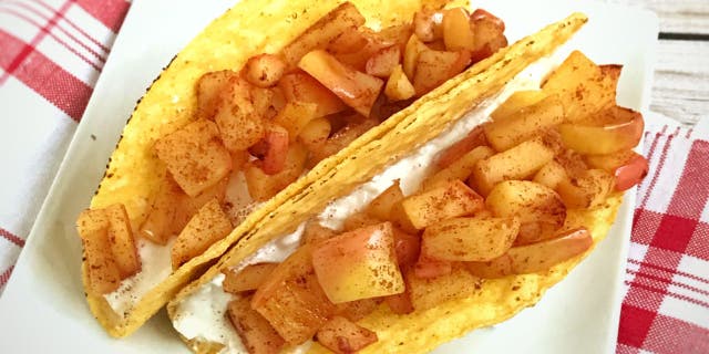 This cinnamon apple taco recipe includes diced apples, stevia, lemon juice, cinnamon, light butter and cottage cheese.