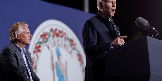U.S. President Joe Biden campaigns for Democratic candidate for governor of Virginia Terry McAuliffe at a rally in Arlington, Virginia, U.S. October 26, 2021. REUTERS/Jonathan Ernst 