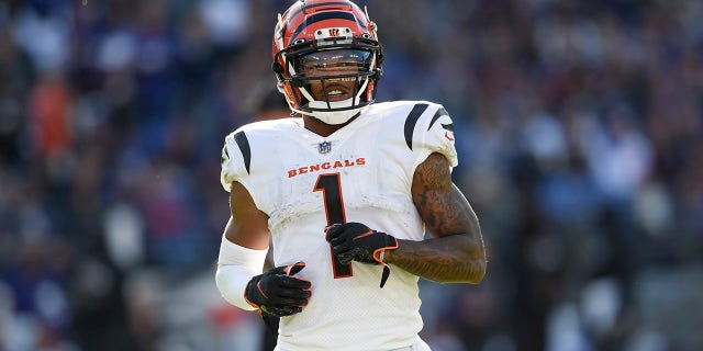 Cincinnati Bengals wide receiver Ja'Marr Chase lines up against the Baltimore Ravens during the second half of an NFL football game, 星期日, 十月. 24, 2021, in Baltimore.