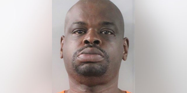 James Lewis, 51, was arrested Tuesday in Florida on a New Jersey warrant for murder, rapimento, furto d'auto, e accuse di armi. Lewis was previously convicted of a 1989 homicide and served 30 years of his 40-year sentence.