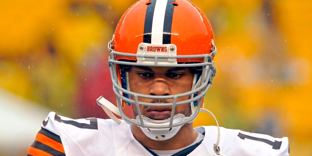 Quarterback Jason Campbell #17 of the Cleveland Browns prior to a game against the Pittsburgh Steelers on Dec. 29, 2013, at Heinz Field in Pittsburgh, Pennsylvania.