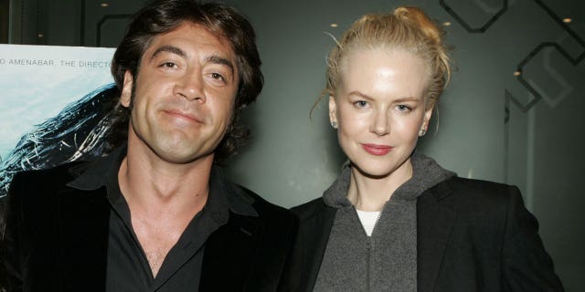 Javier Bardem y Nicole Kidman en 'The Sea Inside' Los Ángeles Proyección especial en New Line Screening Room en Los Ángeles, California, Estados Unidos.