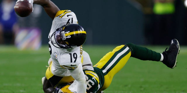 Green Bay Packers' De'Vondre Campbell stops Pittsburgh Steelers' JuJu Smith-Schuster from getting a first down during the second half of an NFL football game Sunday, Oct. 3, 2021, in Green Bay, Wis.