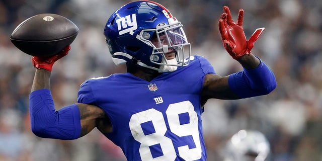 New York Giants wide receiver Kadarius Toney (89) throws a pass in the first half of a game against the Dallas Cowboys in Arlington, Texas, Sunday, Oct. 10, 2021.