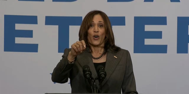 Vice President Kamala Harris responds to a protester at a Friday, Ott. 22, 2021, event in the Bronx, New York. (Immagine: Fox News)