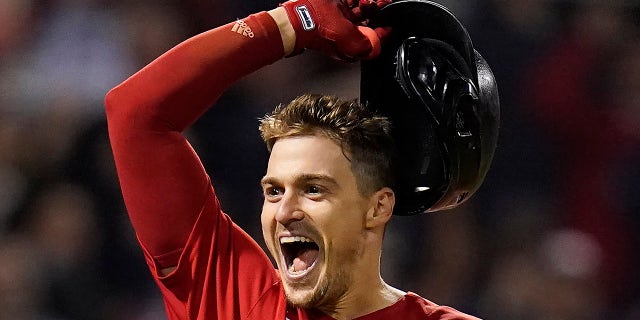 Boston Red Sox Enrique Hernandez, reacts after hitting a sacrifice fly ball to score Danny Santana to beat the Tampa Bay Rays in the ninth inning during Game 4 of a baseball American League Division Series, lunes, oct. 11, 2021, in Boston. The Red Sox won 6-5.