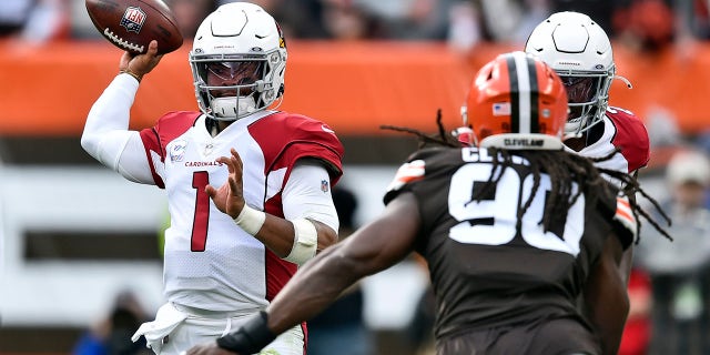 Arizona Cardinals quarterback Kyler Murray (1) throws under pressure from Cleveland Browns linebacker Jadeveon Clowney (90) during the first half of an NFL football game, Sunday, Oct. 17, 2021, in Cleveland.