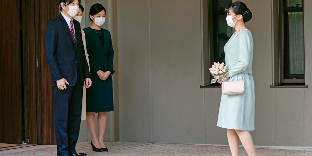 Japan's Princess Mako, right, talks with her parents, Crown Prince Akishino, Crown Princess Kiko, and her sister Princess Kako, third from left, before leaving her home in Akasaka Estate in Tokyo on Tuesday.