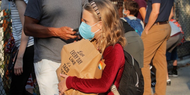 A student wears a face mask on the first day of New York City schools, amid the coronavirus disease (COVID-19) pandemic in Brooklyn, New York, U.S. September 13, 2021. REUTERS/Brendan McDermid