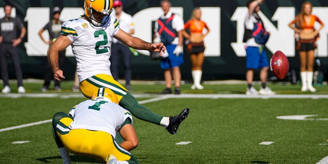 Green Bay Packers kicker Mason Crosby (2) kicks a field goal from the hold of Corey Bojorquez in the second half of an NFL football game against the Cincinnati Bengals in Cincinnati, Sunday, Oct. 10, 2021.
