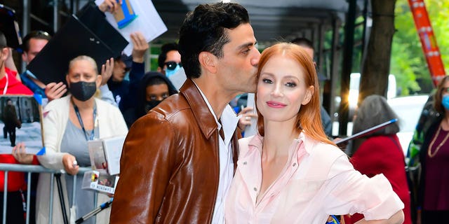  Oscar Isaac and Jessica Chastain are seen in Midtown on Oct. 12, 2021 in New York City.