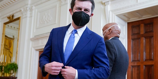 Transport Secretary Pete Buttigieg arrives to attend an event on the global supply chain bottlenecks in the White House's East Room on Wednesday, October 13, 2021 in Washington.  (AP Photo / Evan Vucci)