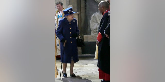 The Queen used a walking cane during the appearance.