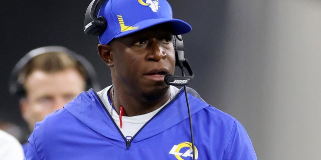 Defensive coordinator Raheem Morris, on the sidelines during a 34-14 win over the Chicago Bears at SoFi Stadium on September 12, 2021 イングルウッドで, カリフォルニア.
