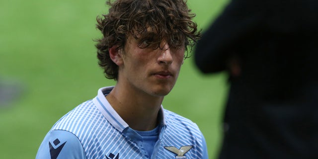 Romano Floriani Mussolini of SS Lazio looks on folloiwng the 2-1 defeat in the Primavera TIM Cup Final match between ACF Fiorentina and SS Lazio at Ennio Tardini Stadium on April 28, 2021, in Parma, 意大利.