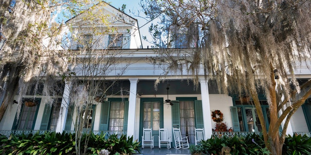 A week night stay starts at $165 per night for The Myrtles Plantation’s Garden Rooms and smaller rooms, while a weekend night stay starts at $185 per night. (iStock)