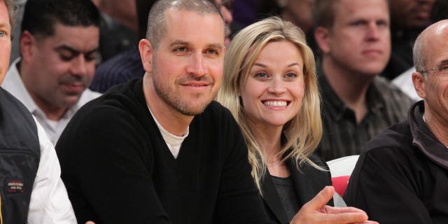 Jim Toth (L) and Reese Witherspoon attend a game between the Detroit Pistons and the Los Angeles Lakers at Staples Center on January 4, 2011 in Los Angeles, California.