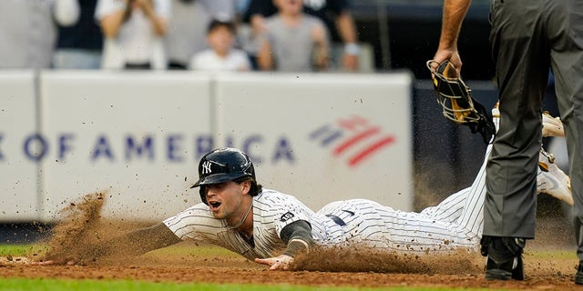 New York Yankees' Tyler Wade scores on a game-winning RBI single by Aaron Judge during the ninth inning of a game against the Tampa Bay Rays Sunday, 十月. 3, 2021, 在纽约. The Yankees won 1-0.