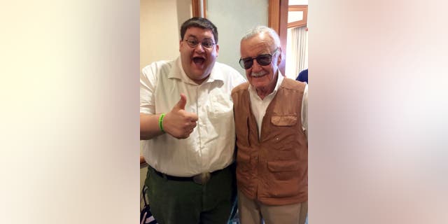 Robert Franzese was able to meet comic book legend Stan Lee while he donned his Peter Griffin cosplay, which includes green slacks, a white button-down shirt, black belt and round glasses.