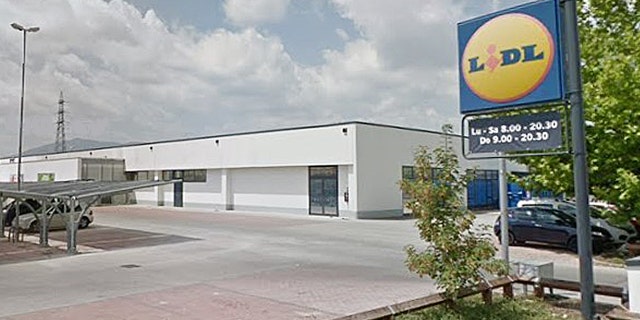 Lidl, a chain of grocery stores headquartered in Germany.