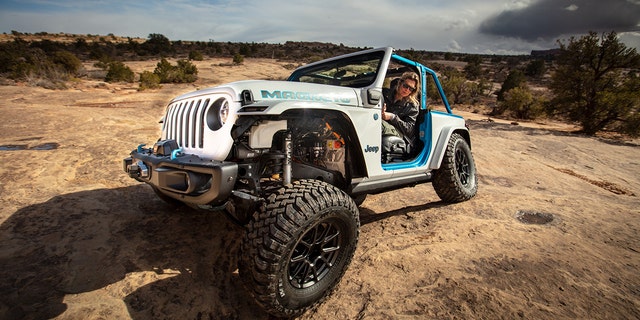 Electric Jeep Wrangler teased for November reveal | Fox News
