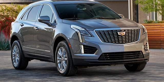 The XT5 wears the current version of the crest.