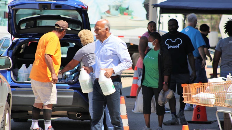 Hurricane Ida recovery: Louisiana church holds daily drive-thru for disaster relief supplies
