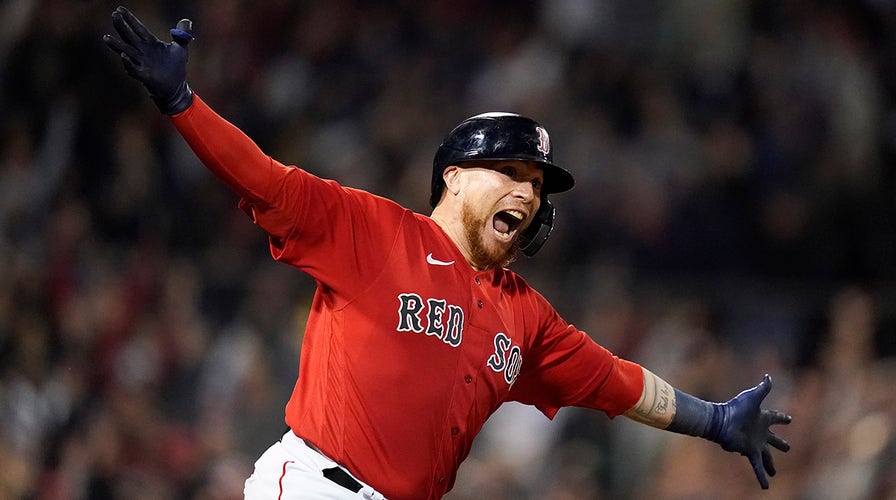 Christian Vazquez say goodbye to 'extended family' Red Sox after
