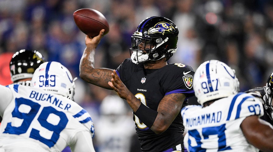 Baltimore Ravens tight end Mark Andrews (89) reacts to a first down against  the Tennessee Titan …