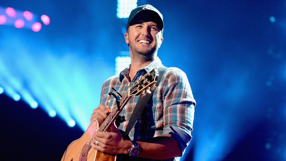 Luke Bryan helps Tennessee mom left stranded after her tire blows